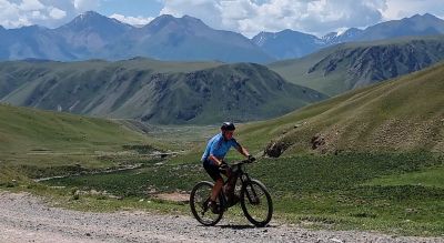 Andre Binon Cycling on the  tour with redspokes